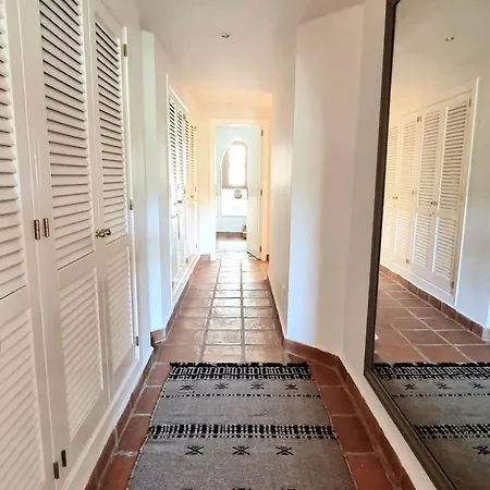 Townhouse Close To Town And Holiday home *