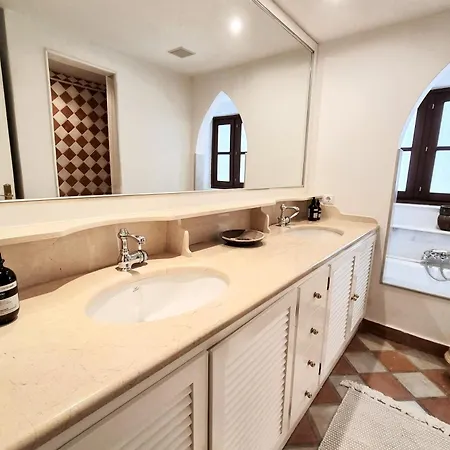 Townhouse Close To Town And Holiday home